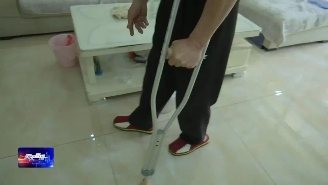 DƬ